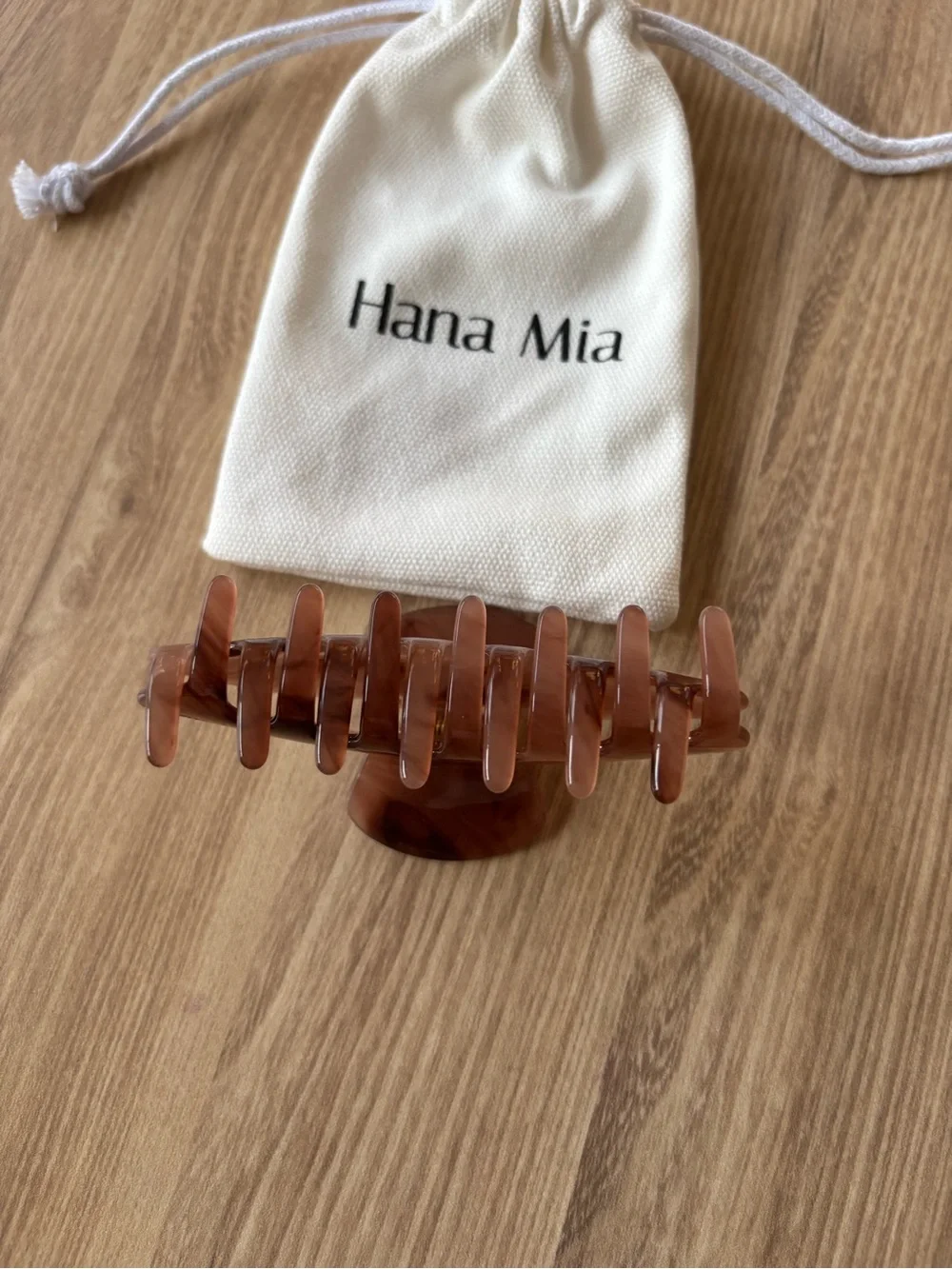 Hana Mia Claw Clip - Mocha
